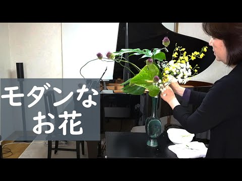 【生け花】_ピアノの横にモダンなデザインのお花をいける動画_Sogetsu Ikebana